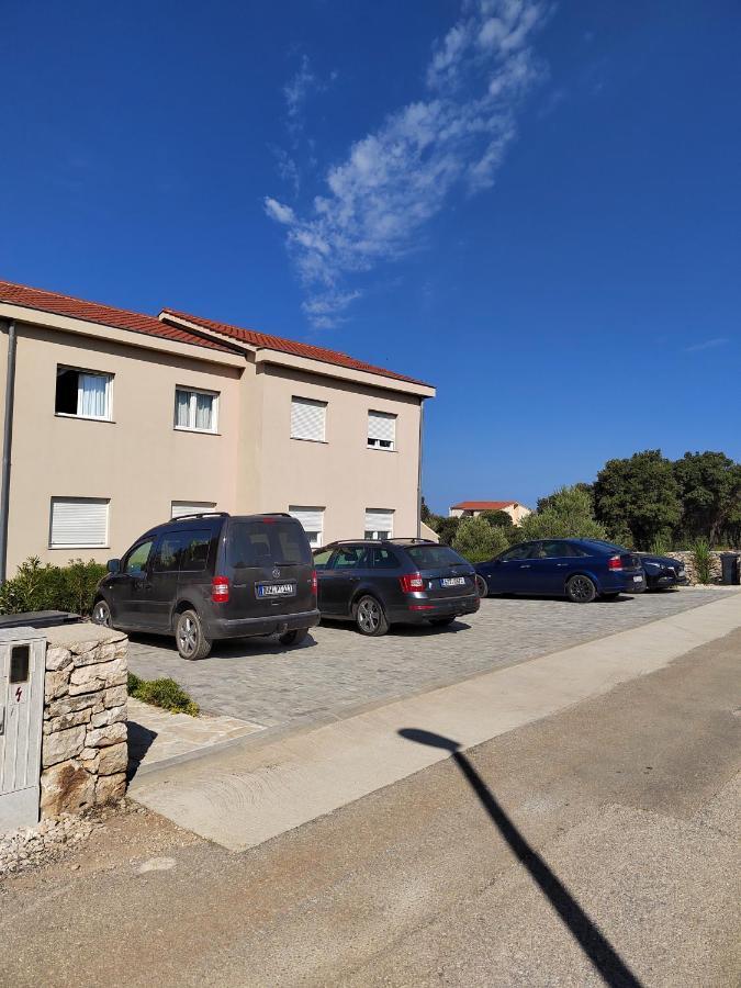 Apartments Karla I Ivano Mandre Exterior photo