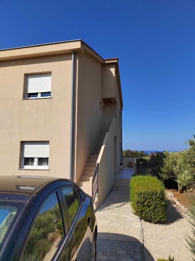 Apartments Karla I Ivano Mandre Exterior photo