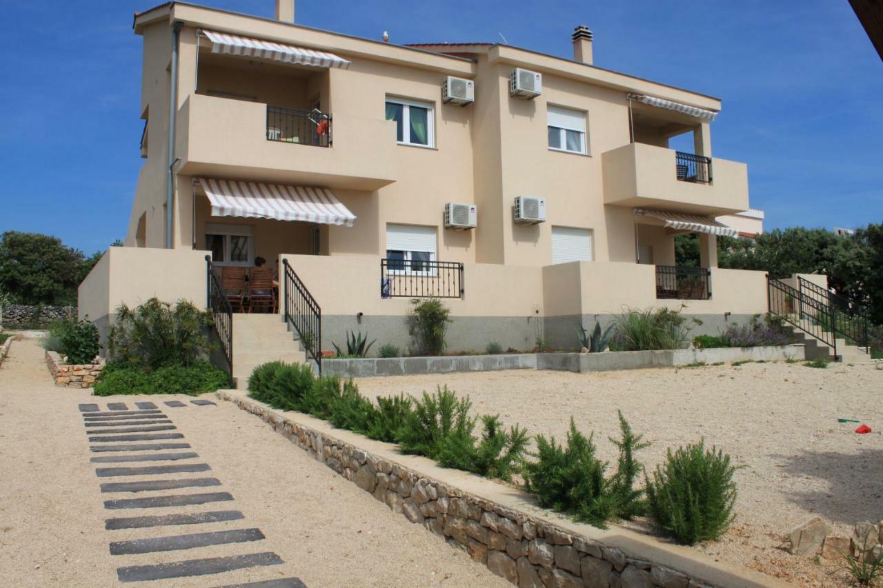 Apartments Karla I Ivano Mandre Exterior photo