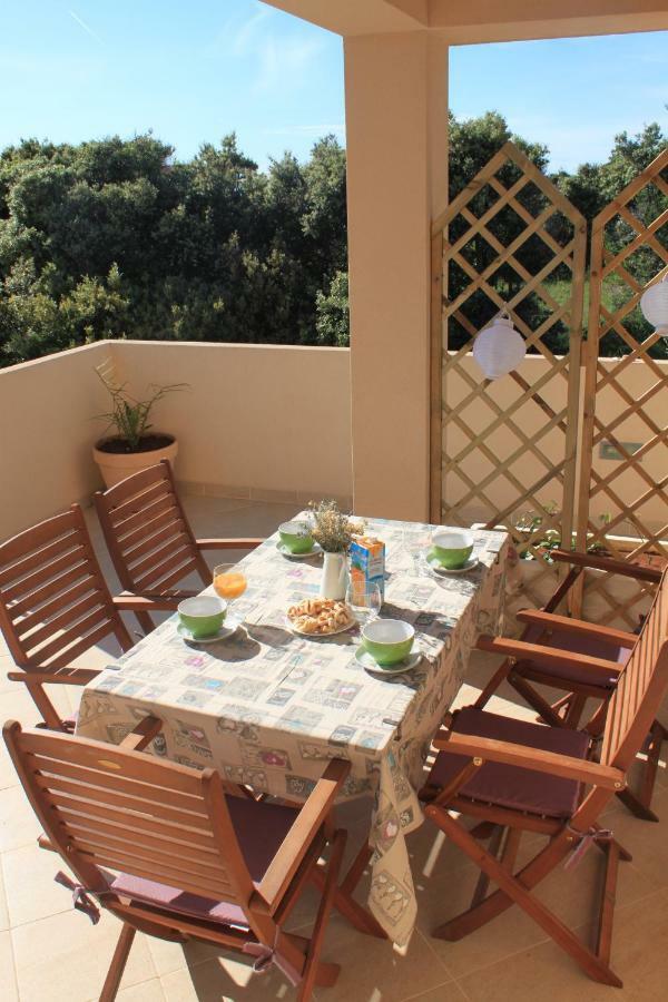 Apartments Karla I Ivano Mandre Exterior photo