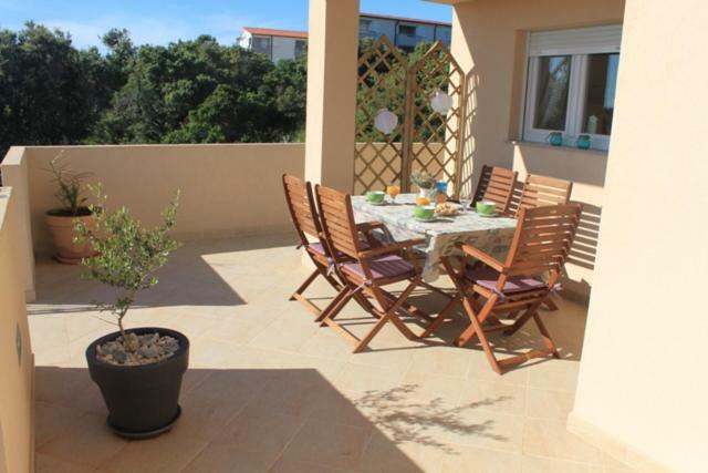 Apartments Karla I Ivano Mandre Exterior photo